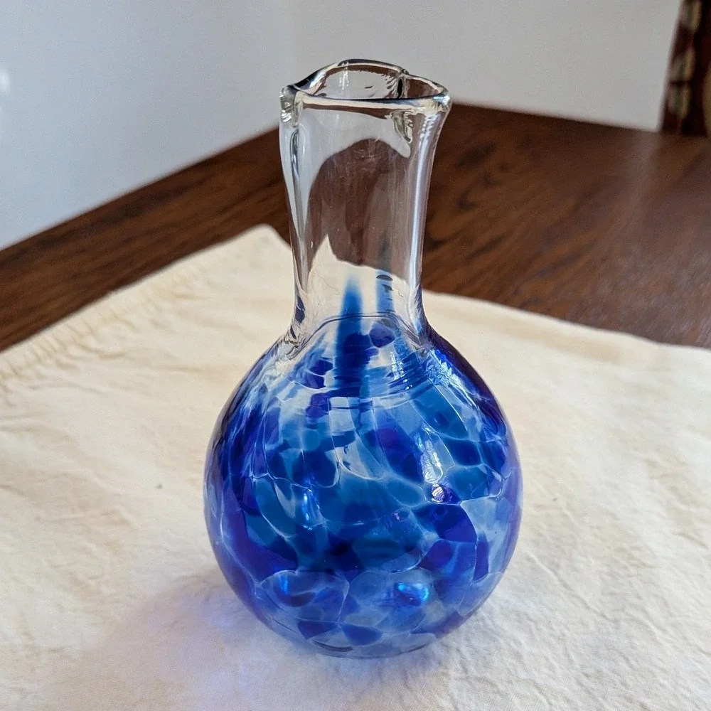 Hand Blown Art Glass Vase Blue Swirl Heart Shape Spout‎ Small Bud Vase Wedding